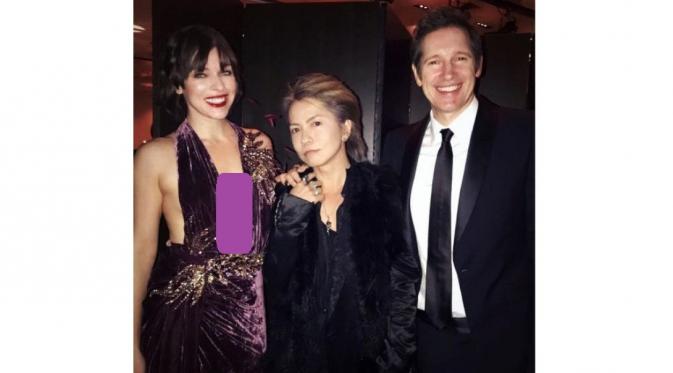 Hyde L'Arc-en-Ciel bersama Milla Jovovich dan Paul W. S. Anderson dalam Resident Evil: The Final Chapter After Party di Tokyo. (Instagram - @hydeofficial)