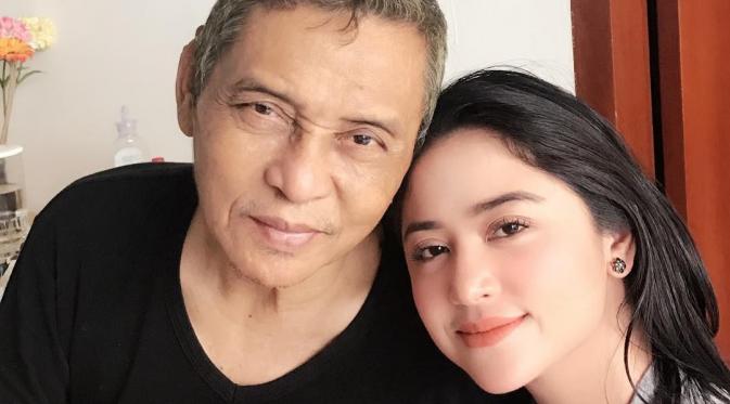 Dewi Perssik dan ayahnya (Instagram/ dewiperssikreal)