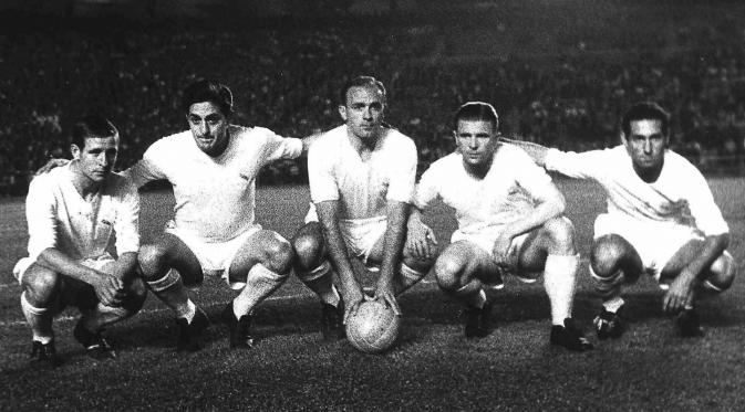 Skuat Real Madrid yang tampil di ajang Piala Interkontinental 1960. Dari kiri ke kanan: Raymond Kopa, Hector Rial, Alfredo Di Stefano, Ferenc Puskas, Francisco Gento. (Goal.com). 