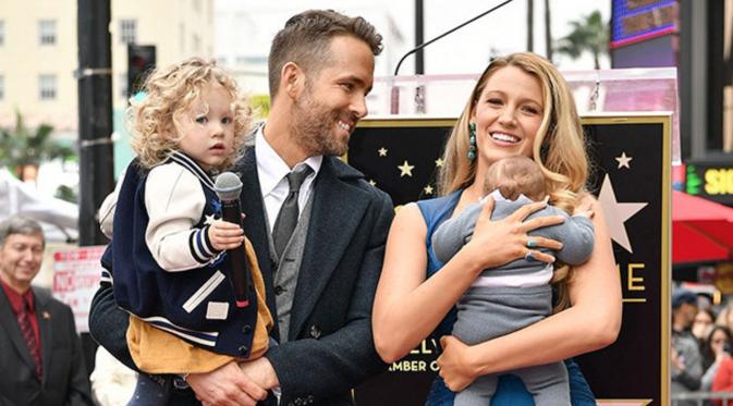 Ryan Reynolds, Blake Lively, dan kedua putrinya (Rob Latour/Variety/REX/Shutterstock/E!News)