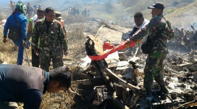 Puing pesawat Hercules TNI yang jatuh di Wamena (foto: Istimewa)