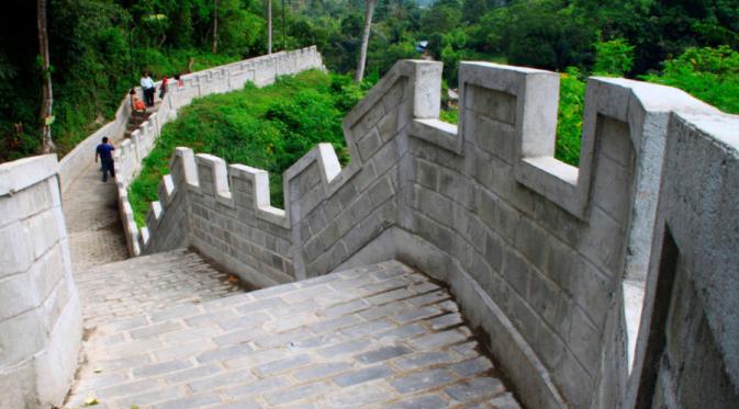 The Great Wall of Koto Gadang yang bisa dikunjungi saat menjelajahi Ngarai Sianok
