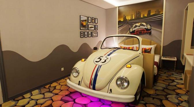 Kamar bertema The Love Bug untuk pecinta film Herbie ada di Hotel Maison Boutique (www.hotelmaison.com.my)