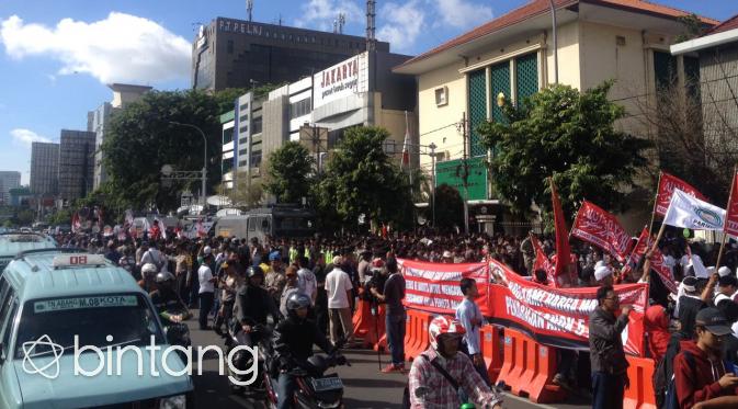 Suasana di Luar Sidang Ahok Hari Ini, Selasa, 20 Desember 2016 di Pengadilan Negeri Jakarta Utaara. (Bintang.com/Dadan Eka Permana)