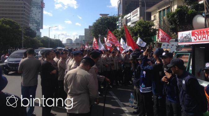 Suasana di Luar Sidang Ahok Hari Ini, Selasa, 20 Desember 2016 di Pengadilan Negeri Jakarta Utaara. (Bintang.com/Dadan Eka Permana)