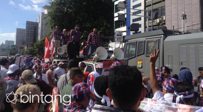 Suasana di Luar Sidang Ahok Hari Ini, Selasa, 20 Desember 2016 di Pengadilan Negeri Jakarta Utaara. (Bintang.com/Dadan Eka Permana)