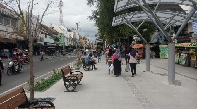 Jalan Malioboro berbenah sambut kedatangan wisatawan yang ingin menghabiskan masa liburan tahun baru di Yogyakarta.Foto: Yanuar H/ Liputan6.com