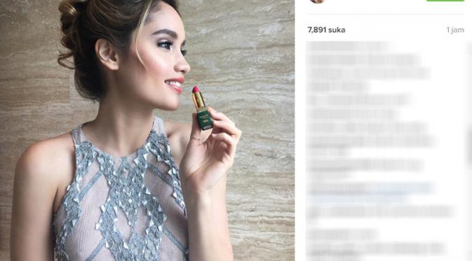 Puting Cinta Laura terlihat dalam balutan gaun panjang (Foto:Instagram)