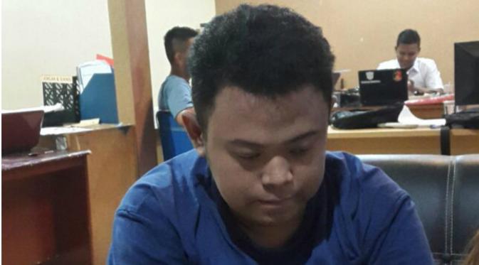Dwi tersangka kasus prostitusi online di Pontianak diringkus Subdit IV Dit Reskrimum Polda Kalbar. (Liputan6.com/Raden AMP)