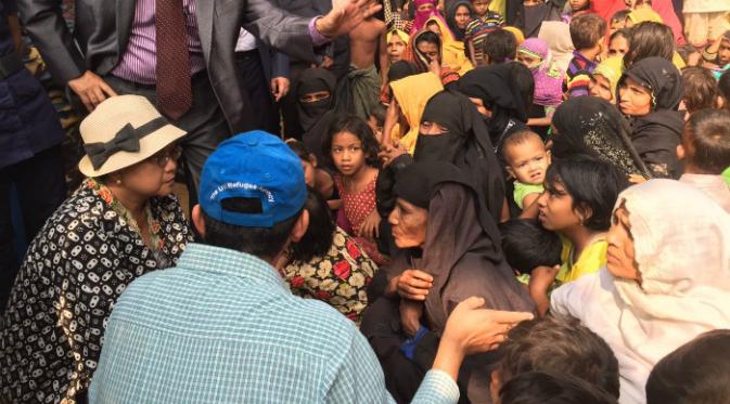 Menlu Retno kunjungi kamp pengungsi Rohingya (Foto Dokumentasi Kemlu)