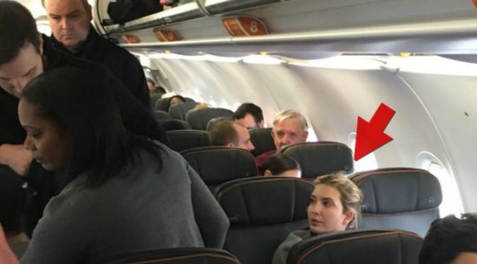 Suami wanita ini mendatangi Ivanka Trump dan keluarganya di dalam pesawat terbang untuk melontarkan celaan. (Sumber @mattlasner)