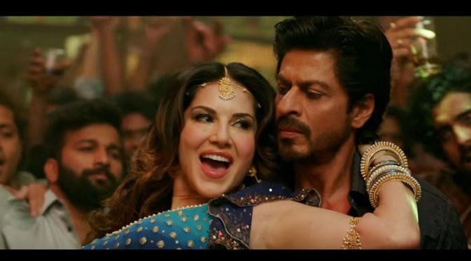 Sunny Leone dan Shah Rukh Khan dalam videoklip "Laila Main Laila"