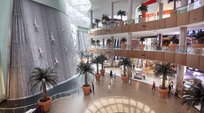 Mall Dubai menawarkan berbagai atraksi wisata buatan menarik yang dikunjungi banyak wisatawan mancanegara tiap tahun.