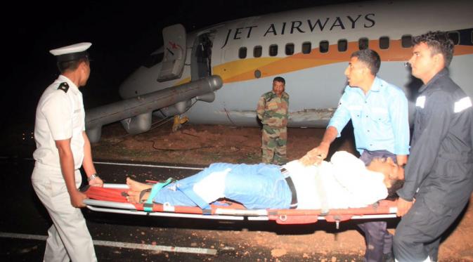 Pesawat India Tergelincir Saat Lepas Landas, 12 Penumpang Terluka (Reuters)