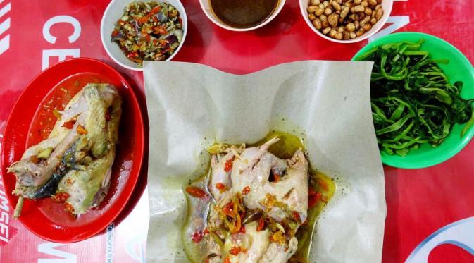 Ayam Betutu, makanan khas Bali. (lovinkangel/Instagram)