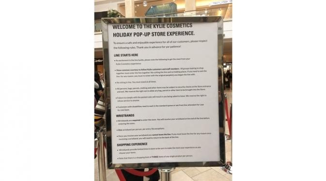 Kyle Jenner memberlakukan banyak peraturan pada pembukaan toko kosmetiknya. (Foto:seventeen.com)