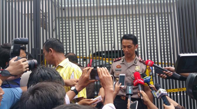 Kapolsek Pulogadung Kompol Andi B Rahman, di Jalan Pulomas Utara Nomor 7A RT12/16 Kayuputih Pulogadung, Jakarta Timur, (28/12/2016). (Nandaperdanaputra/Liputan6.com)