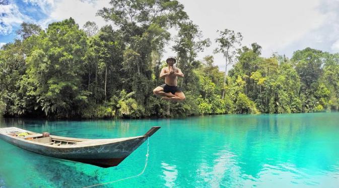 Danau Labuan Cermin, Berau, Kalimantan Timur. (gembelyahud/Instagram)