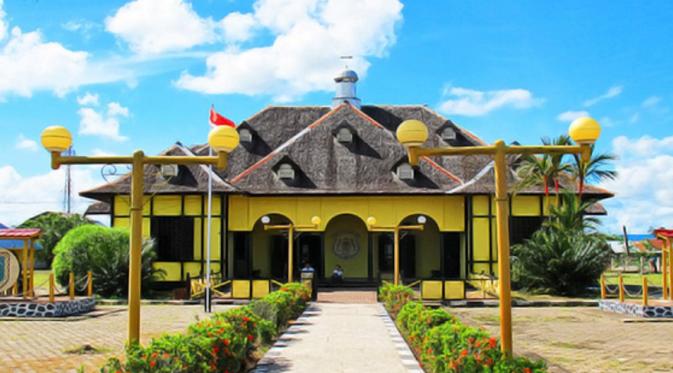 Istana Kesultanan Gunung Tabur, Berau, Kalimantan Timur. (Wirawan Winarto)