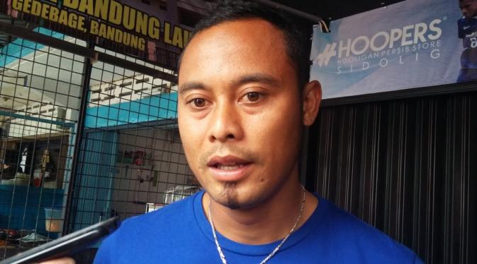Kapten Persib Bandung, Atep menyambut musim 2017 dengan optimistis. (Bola.com/Erwin Snaz)