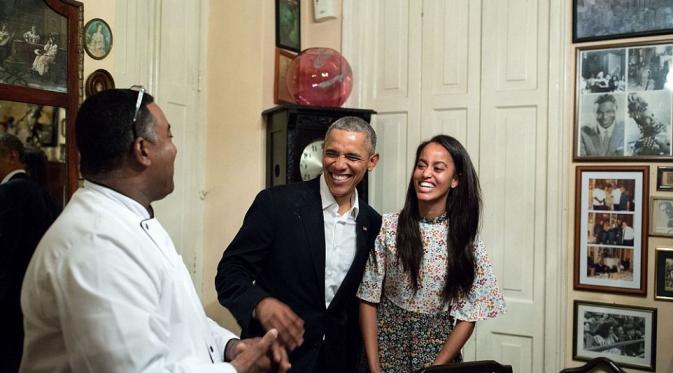 Malia menjadi penerjemah bahasa Spanyol untuk ayahnya, Barack Obama. (Foto: Pete Souza/DailyMail)