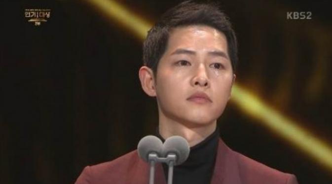 Song Joong Ki di KBS Drama Awards 2016