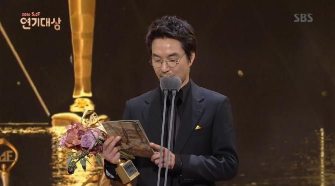 Han Suk Kyu di SBS Drama Awards 2016