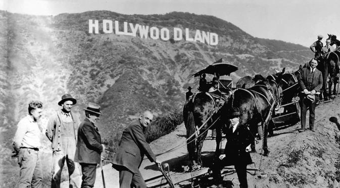 Sebelum 'disulap' jadi Hollyweed, Hollywoodland adalah merupakan kalimat utuh yang jadi ikon Los Angeles, Amerika Serikat. (Bruce Torrence Collection/Hollywood Sign Trust)