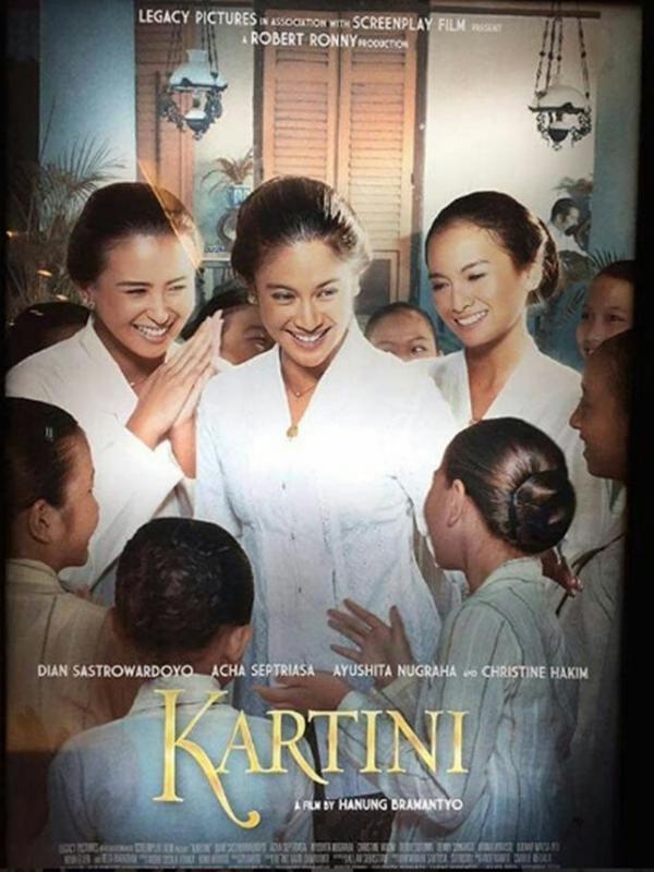Dian Sastrowardoyo dalam poster film Kartini. (Instagram/therealdisastr)