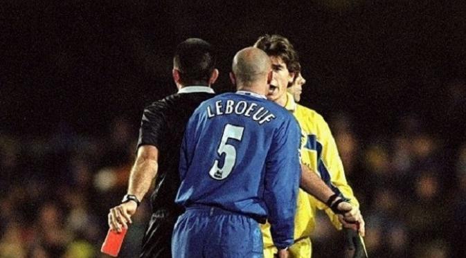 Bek Chelsea Frank Leboeuf menerima kartu merah saat menghadapi Leeds United, Oktober 1998 (Sky Sports).