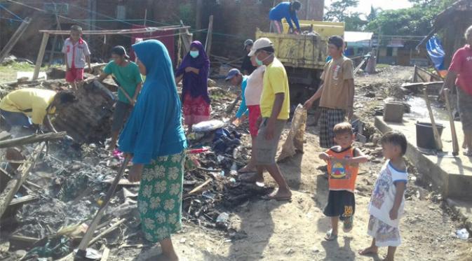 Aksi Bersih-Bersih Tim Formula di Banjir Bima