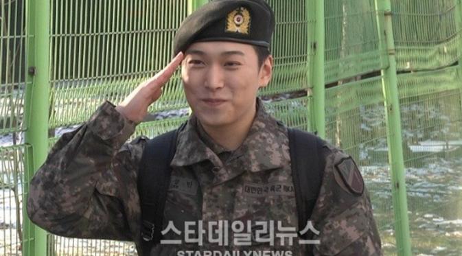 [Foto: Lee Sung Min discharged from Army]