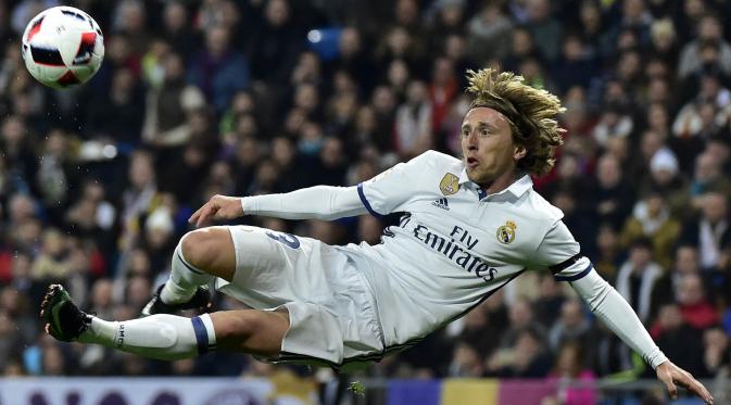 Sebanyak 10 pemain menyumbang satu gol bagi Real Madrid di La Liga musim ini, salah satunya Luka Modric. (AFP/Gerard Julien)