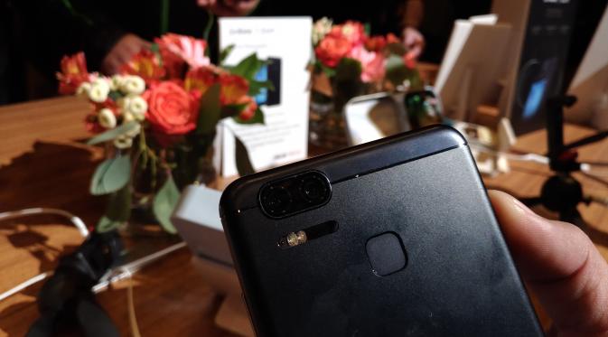Kamera belakang ZenFone 3 Zoom dibekali resolusi 13MP wide-angle dengan sensor Sony IMX 214. (Liputan6.com/Corry Anestia)