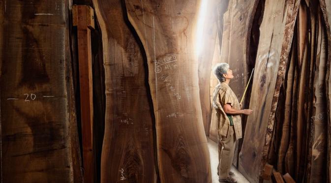 Mira Nakashima, desainer dan tukang kayu | foto : the Guardian