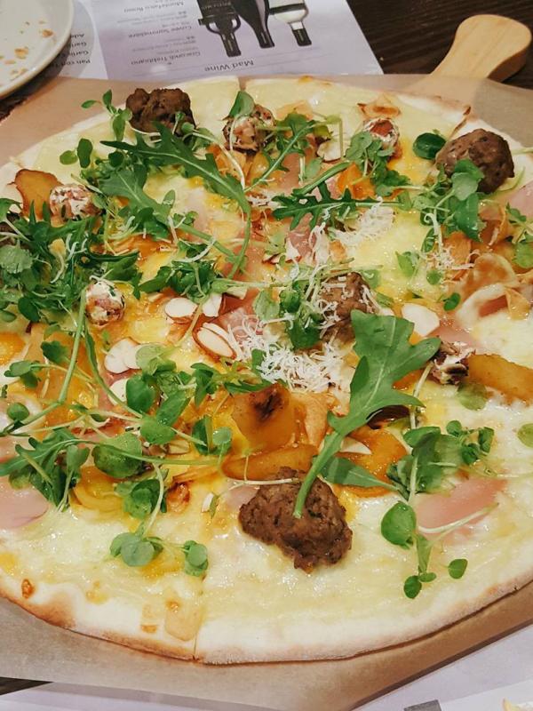 Pizza di Mad for Garlic. (able_jaeng/Instagram)