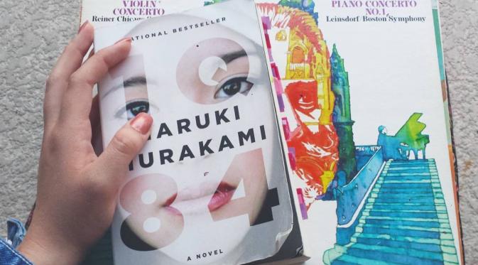 1Q84, Haruki Murakami. (ficklemelon/Instagram)