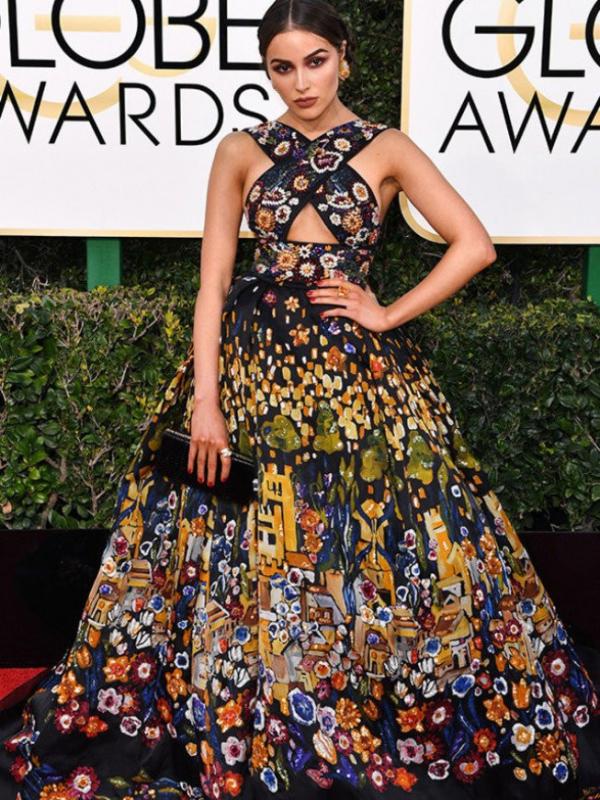 Olivia Culpo dalam balutan gaun Zuhair Murad di panggung Golden Globe 2017. Sumber : fustany.com.