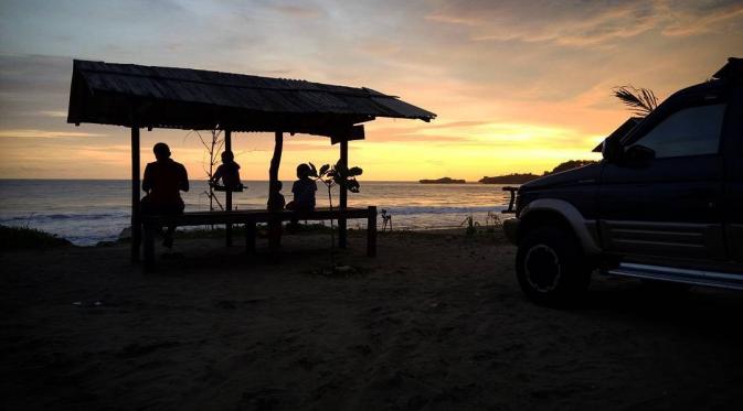 Pantai Soge, Pacitan, Jawa Timur. (wirantiutami/Instagram)