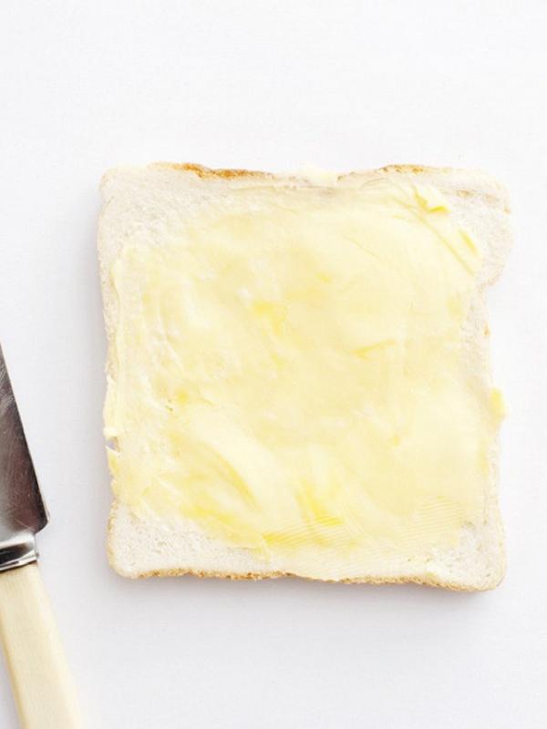 Roti putih dan mentega (Foto: Byrdie.com)