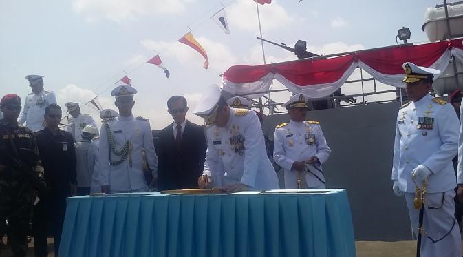 Penandatanganan serah terima kapal perang baru dari PT Palindo Marine Shipyard Batam kepada TNI AL. (Liputan6.com/Ajang Nurdin)