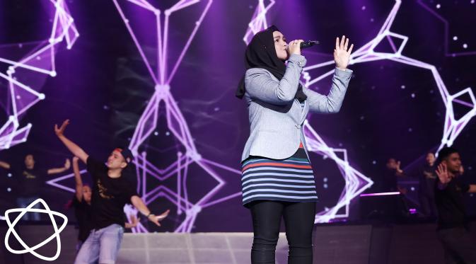 "Tentunya saya senang bisa dilibatkan di acara megah ini. Saya akan tampil membawakan beberapa lagu di HUT Indosiar ini, jadi ini harus lakukan persiapan," kata Siti Nurhaliza Selasa (10/1/2017). (Galih W. Satria/Bintang.com)