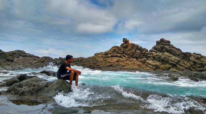 Pantai Wediombo, Gunungkidul, Yogyakarta. (aliy_abidin/Instagram)