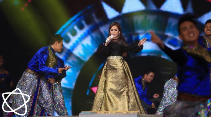 Ayu Ting Ting HUT Indosiar 22 (Adrian Putra/Bintang.com)