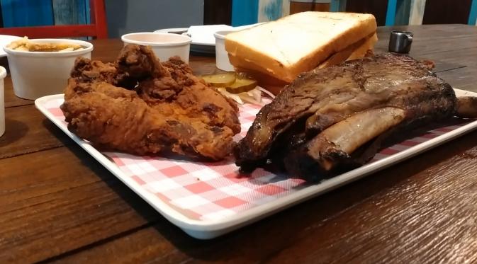 Bastard Platter, menu makan besar dengan 1 Kg daging dari Carne Smokehouse