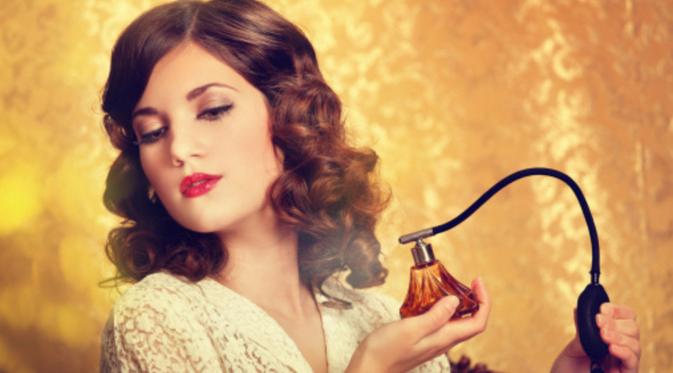 Jangan Asal Semprot, Ini 5 Cara Pakai Parfum yang Benar. (Foto: viralplots.com)