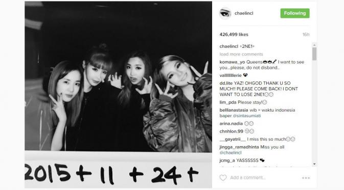 CL unggah foto bersama mantan grupnya setelah 2 bulan 2NE1 dinyatakan bubar.