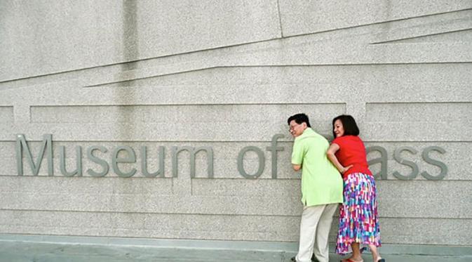 Museum of ass. (Via: boredpanda.com)