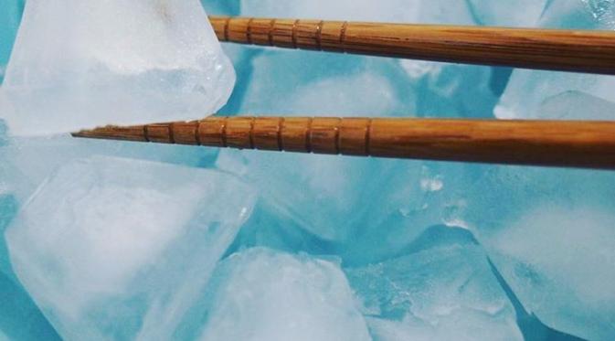 Masukin es batu ke kuah bekas. (Via: instagram.com/kyoulismyname)
