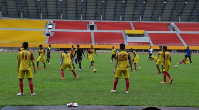 Suasana latihan Sriwijaya FC. Kini jajaran pelatih mereka sudah lengkap. (Liputan6.com/Indra Pratesta)